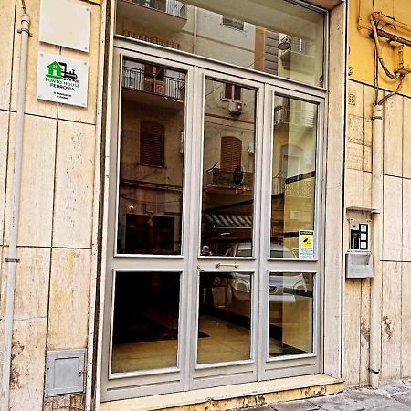 Hotel Punto House Ferrovia Nápoles Exterior foto